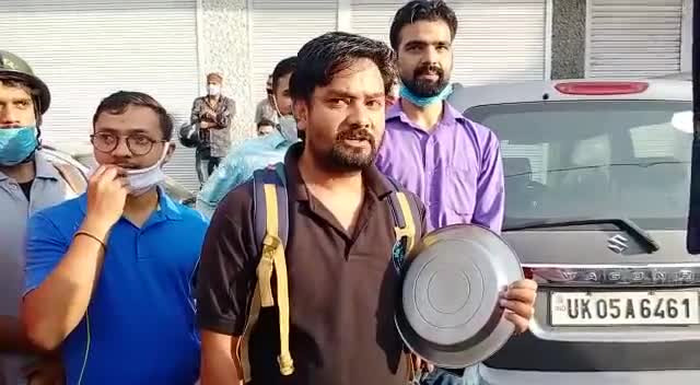 डीडीहाट: पिथौरागढ़ में रोजगार के मुद्दों को लेकरसरकार का विरोध थाली बजाकर किया गया।
#मुवानी
#पिथौरागढ़