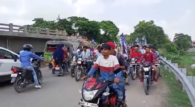 मोतिहारी 
#शिक्षा_सुधार- #बनाये_बटन_दबाने_का_पहला_आधार ।
चरखा पार्क से ग़ांधी चौक मोतिहारी तक मशाल जुलूस निकाला गया है,