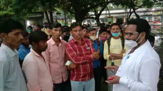 कटोरिया: भुखमरी की स्थिति उत्पन्न होते ही कटोरिया व आसपास के प्रवासियों का पलायन हुआ शुरू #भुखमरी #प्रवासी_मज़दूर