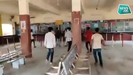 बेरोजगारी का ये आलम  कि छात्र तोड़- फोड़ पर उतर गै, सुशांत सिंह राजपूत बनने पर मजबुर कर रही बिहार सरकार
#berojgari
#ssr