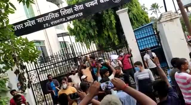 #9september9baje ताली थाली घंटी बजाओ, सोए हुए सरकार को जगाओ।
बेरोज़गारी के खिलाफ युवाओं का #hallabol
﻿#yuvahallabol
