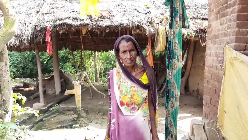 हर्रैया: तीन महीने से टूटा है दलित निराश्रित गरीब विधवा महिला का हाथ। नही मिल रहा आयुषमान भारत योजना का लाभ। #भ्रस्टाचार
