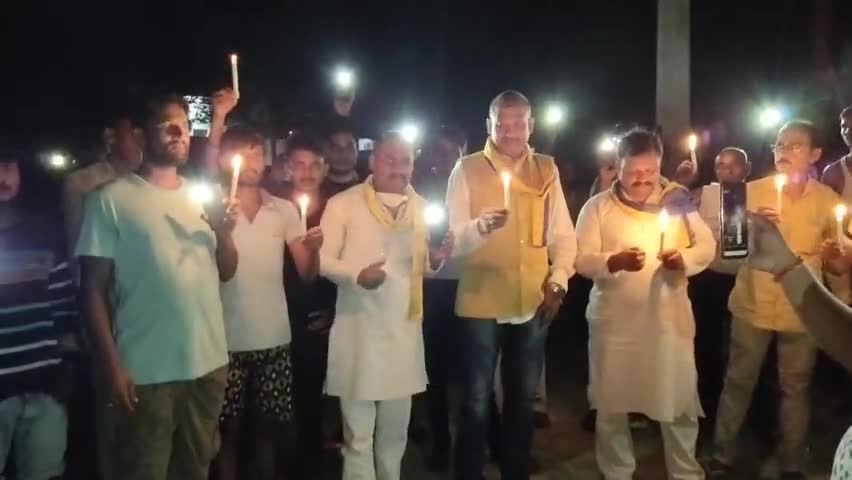 SBSP प्रदेश अध्यक्ष #SunilArkvanshi #9बज_कर_9_मिनट पर #मोमबत्ती_और_मोबाइल_की_टॉर्च_जलाकर_अपना_विरोध_प्रदर्शन_किया