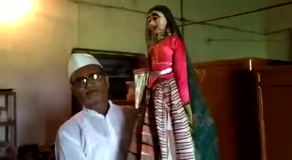 दुधि: #आधुनिक युग की पहचान #कठपुतली की नाच जो धीरे धीरे विलुप्त होने के कगार पर है इन्हें सरकार की ओर से बड़ावा देना चाहिए।