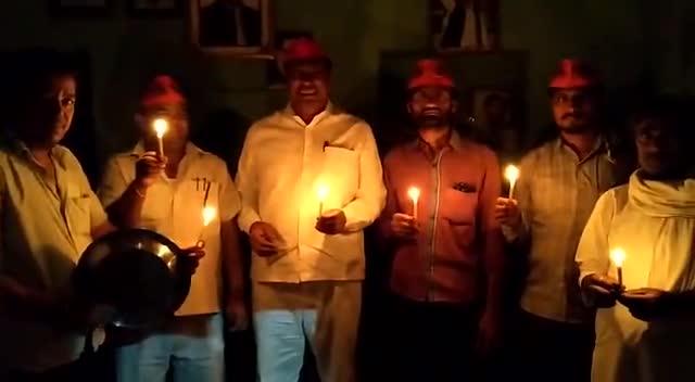 #9बजे9मिनट : 
  देश के युवाओं की मांग के समर्थन में  समाजवादी पार्टी के प्रदेश कार्यकारिणी सदस्य  रामनारायण काके