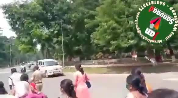 मांगों को लेकर ANM संगठन का राजभवन मार्च को रोकती पुलिस  #besharmsarkar  #puchhtahaibihar  #nitish_ko_sharm_nahi_aati