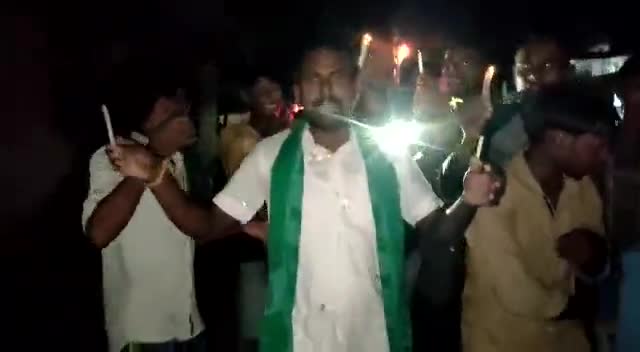 तेजस्वी भैया के आवाहन पर बेरोजगारी के खिलाफ मोमबत्ती दिया जलाकर विरोध करते हुए| 
#9baje9minute