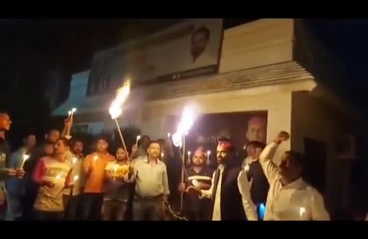 मोहम्मद शारिक प्रदेश सचिव समाजवादी पार्टी ने बेरोजगारी पर मशाल एवं कैंडल जिला के नौजवानों के लिए आवाज उठाई
#9baje9minute