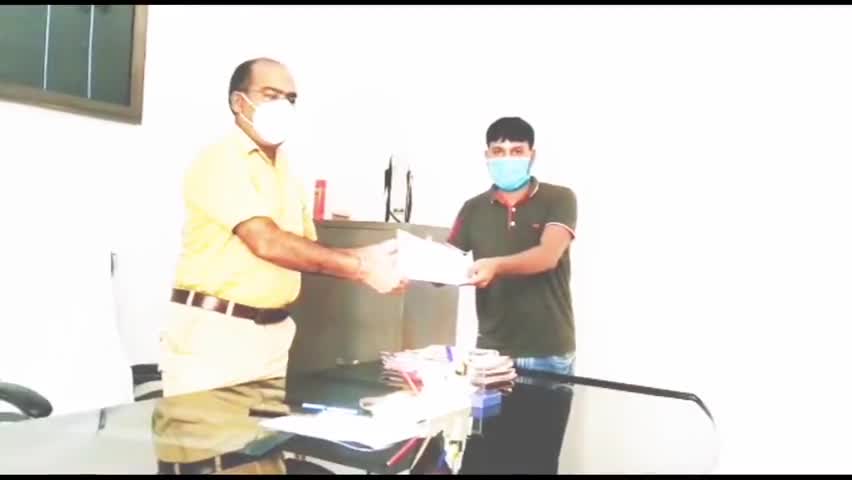 करहल: समाजसेवी विवेक पांडेय ने करहल में छात्र-छात्राओं के आधार कार्ड बनाने के लिए स्पेशल काउंटर खोलने की रखी माँग #आधार_कार्ड