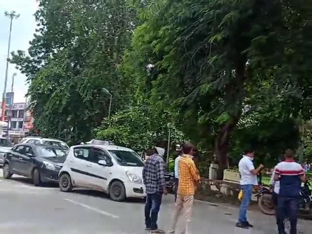 चित्तौड़गढ़: कलेक्ट्रेट परिसर के नो पार्किंग जोन में लगे वाहनों के जमावड़े से आमजन को हो रही परेशानी #पार्किंग
