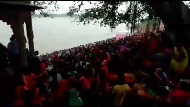 ज़मानिया: गहमर नरवा घाट पर महिलाओं ने आस्था की लगाई डुबकी,निर्जला व्रत रखकर पुत्र के दीर्घायु होने की प्रार्थना की #जीवित्पुत्रिका