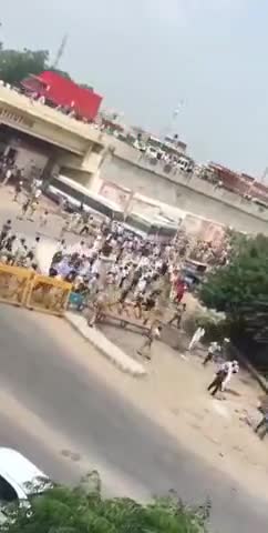 हरियाणा में किसानों पर लाठीचार्ज! #kissanVirodhiBJP कका अत्याचार बिकाऊ मीडिया नही दिखाएगा, public app पर इसे फैला दो।