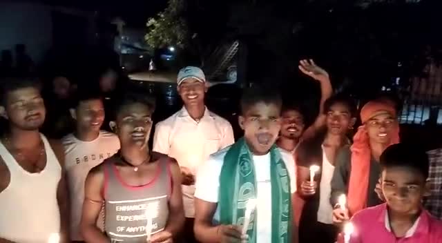 राघोपुर: 15 साल में 58 घोटालों के सरदार का असरदार विरोध..! आज रात #9बजे9मिनट तक करोड़ों बेरोज़गारों ने "दिया और लालटेन" जलाकर दे