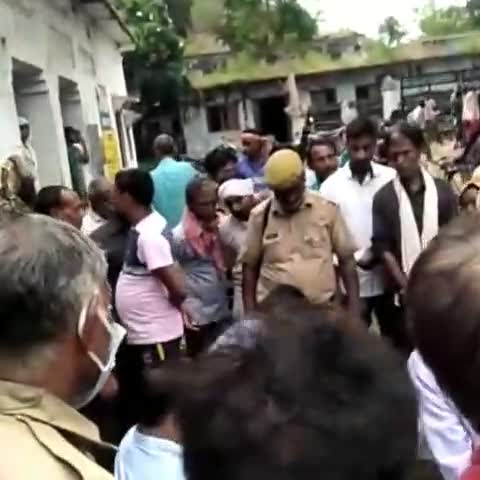 कुंडा: संग्रामगढ़ गांव में कोटे की जांच करने पहुंचे कुंडा तहसीलदार, ग्रामीणों ने कोटेदार पर लगाए कई आरोप #तहसीलदार #कोटेदार