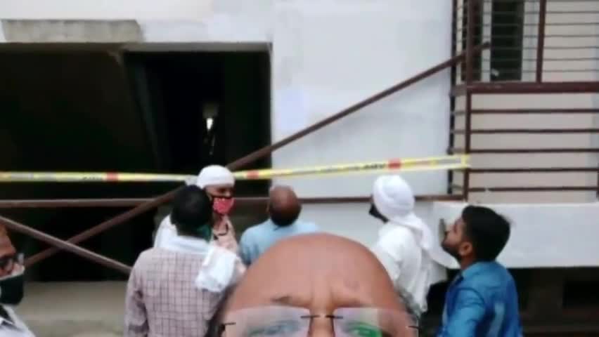वाराणसी विकास प्राधिकरण द्वारा मानचित्र से विचलन कर बनाई जा रही समूह आवास योजना के विरुद्ध सील की कार्रवाई #vda