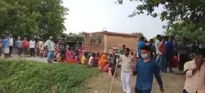 पिंड्रा: चोलापुर थाना अंतर्गत चमरहा बाजार में एक गोवंश की सड़क दुर्घटना में हुई मौत #गोवंश #मौत