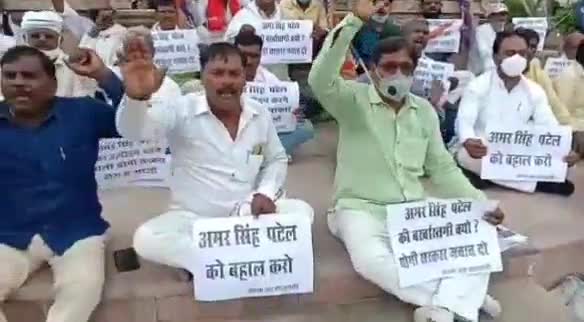 वाराणसी में अपना दल के कार्यकर्ताओं ने अपर निजी सचिव की बर्खास्तगी को वापस लेने की मांग को लेकर किया प्रदर्शन #अपना_दल