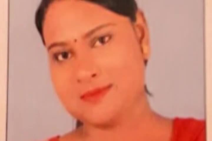 अमेठी: कमासिन गांव की मीना भारती का वाणिज्य कर अधिकारी के पद पर हुआ चयन, ग्रामीणों में ख़ुशी का माहौल #uppsc