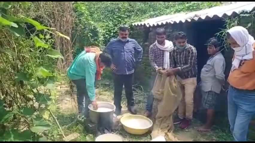 गोंडा: हाड़क पुरवा पहुंचे मिल अधिकारियों ने शुरू कराई शरदकालीन गन्ने की बुवाई #कृषि #चीनी_मिल