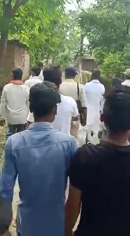 #गायघाट #विधानसभा #क्षेत्र के बाघाखाल गाँव मे वर्तमान विधायक महेश्वर प्रसाद यादव का ग्रामीणो ने मुर्दाबाद का लगाया नारा।