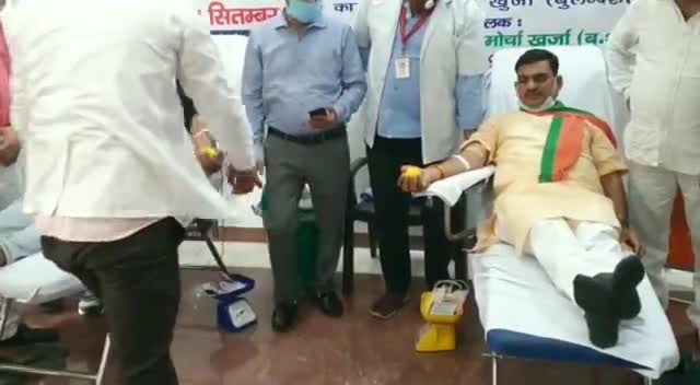 स्वैच्छिक रक्तदान शिविर का आयोजन विजेन्द्र सिंह विधायक खुरजा के कैम्प कार्यालय पर सम्पन हुआ। #म
#सेवा_सप्ताह