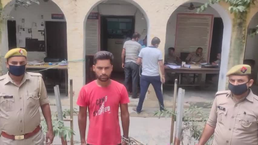 रामपुर मनिहारन: रामपुर मनिहारान पुलिस ने एक वांछित अभियुक्त को किया गिरफ्तार भेजा जेल
#वांछित_अभियुक्त #अपराध