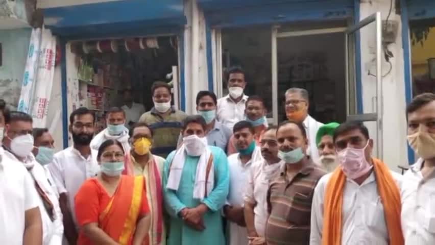 गढ़मुक्तेश्वर: गढ़ विधायक कमल सिंह मलिक ने नहटोर में सेवा सप्ताह कार्यक्रम के तहत बांटे चश्मे #बीजेपी #सेवा_सप्ताह