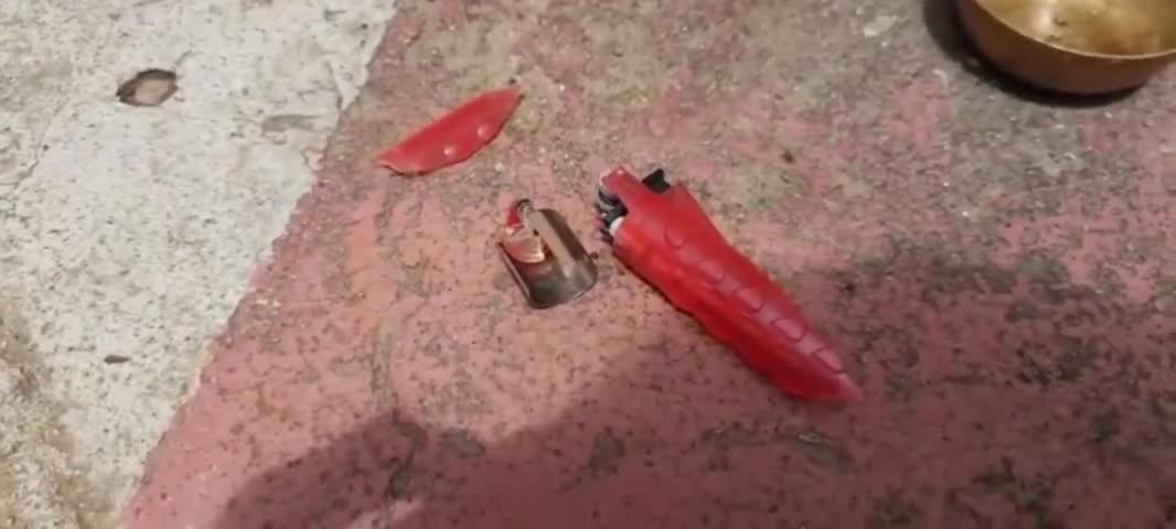 महेशपुर: देवीनगर के एक घर में धुंप में रखा गैस लाइईटर हुआ ब्लास्ट, बाल-बाल बचे गृहस्वामी #ब्लास्ट