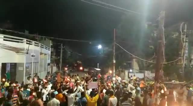 नरेंद मोदी के जन्म दिन के अवसर पर आधी रात को देश की जनता ने बेरोजगार दिवस मनाया और निजीकरण का विरोध किया 
#बेरोजगार_दिवस