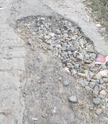 जयसिंहपुर: terrible road condition of makkar village panchayat roads -#drda #zee_news #cmohimachal