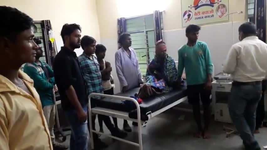 महेशपुर: ढोलीबांध में वज्रपात से 12 वर्षीय बालक की हुई मौत, कई लोग हुए घायल #मौत #वज्रपात