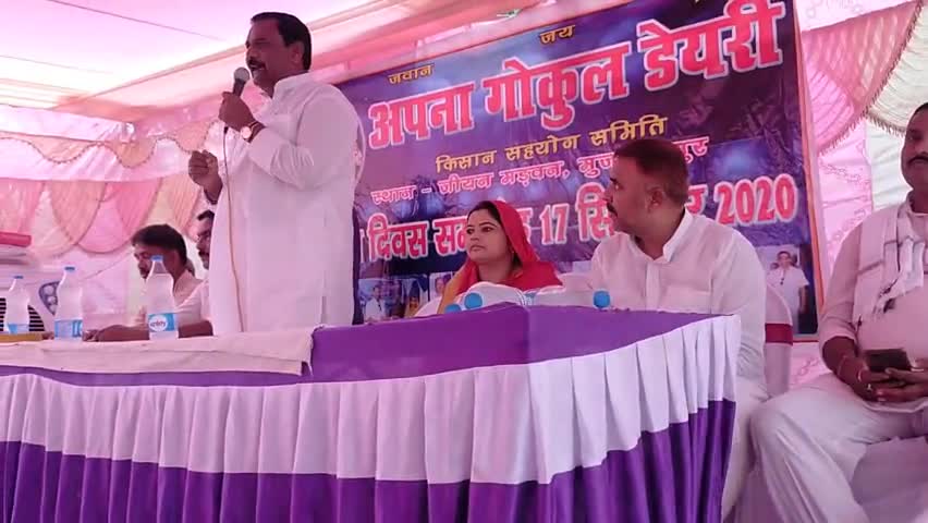 आज मड़वन प्रखण्ड अंतर्गत जीयन में अपना गोकुल डेयरी के स्थापना दिवस समाहरोह में सामील होते हुए#मोहम्मद जमाल#