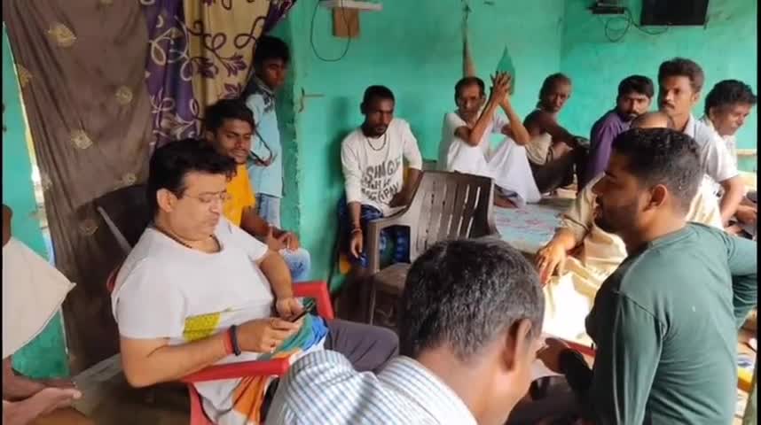 जाले: पूर्व विधायक ऋषि मिश्रा ने जाले के विभिन्न गांवों में जाकर लोगों की सुनी समस्याएं  #कांग्रेस_पार्टी