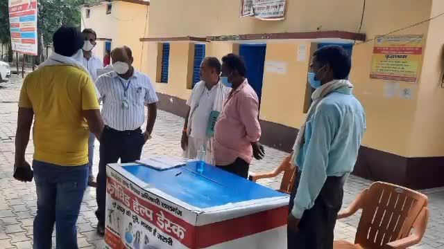 लालगंज: लालगंज ब्लॉक मुख्यालय पर डीपीआरओ रवि शंकर द्विवेदी ने किया कोविड पटल का निरीक्षण #dpro