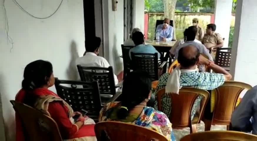 बीघापुर: थाना समाधान दिवस पर बीघापुर थाना परिसर में SDM ने सुनी लोगों की समस्याएं, किया निस्तारण #sdm #समाधान_दिवस