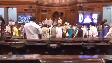 #KisanVirodhiNarendraModi
 अपने उद्योपति मित्रों को फायदा पहुंचाने के लिए किस स्तर तक जा सकते हैं उसका नजारा आज लोकतंत्र