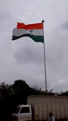राष्ट्रीय ध्वज हमें #एकता#शांति और #इंसानियत की #सीख_देता_है।
#जय_हिंद_लिखें।