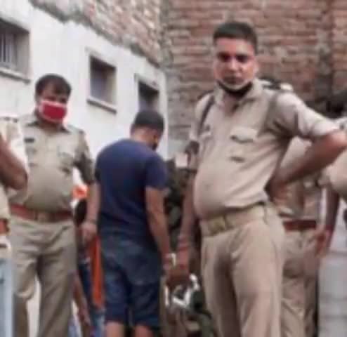 पिंड्रा: चोलापुर थाना क्षेत्र के कटारी गांव में धोखाधड़ी के मामले में जांच करने पहुंची रामपुर की पुलिस टीम #अपराध #धोखाधड़ी