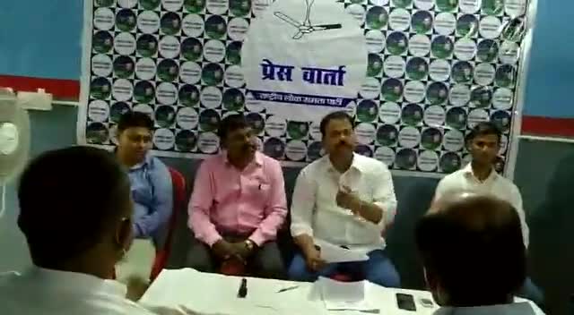#मोतिहारी 
आज #प्रेस_कॉन्फ्रेंस को #संबोधित करते हुये। 
#UpendraRLSP #MAnandOfficial #RLSPIndia #RlspPatna https://t.co/