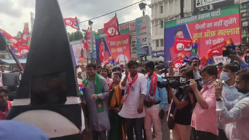 फुलवारी: फुलवारीशरीफ में विधानसभा चुनाव में प्रचार को लेकर वीआईपी नेता मुकेश सहनी ने हाईटेक रथ को किया रवाना #वीआईपी