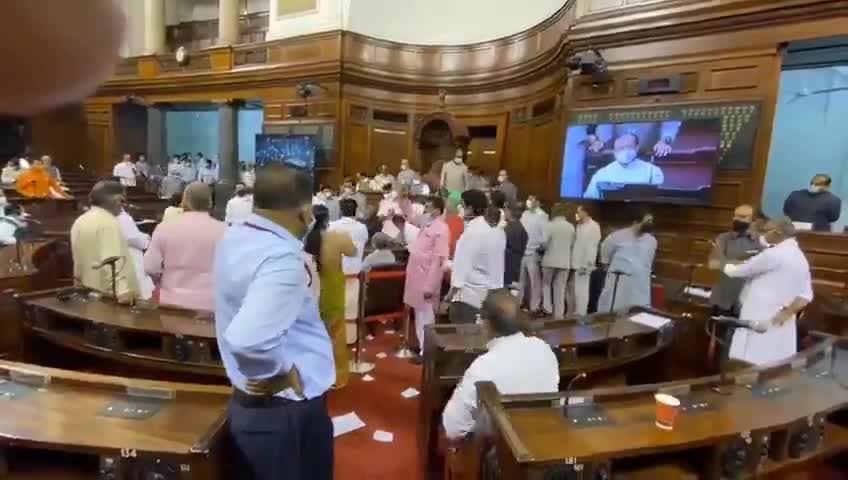 लोकतंत्र में ये सब भी होना अब मजबूरी हो गया है!! #किसान_विरोधी_बिल