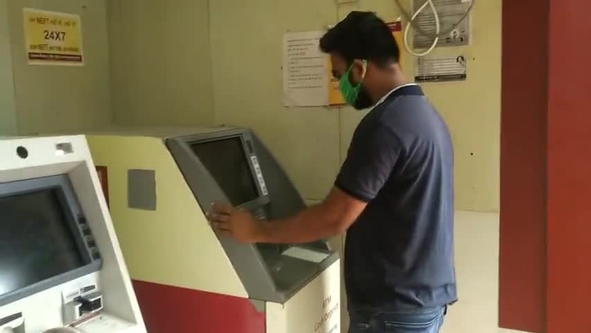 नारायणपुर: नारायणपुर में पंजाब नेशनल बैंक और एटीएम मशीन को आज किया गया सैनिटाइज #सैनिटाइजेशन