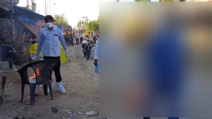 इकौना: भगवानपुर बनकट के मजरे में जांच के दौरान 2 लोग मिले कोरोना संक्रमित, सीएचसी अधीक्षक ने दी जानकारी #कोरोना_संक्रमित