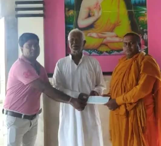 भोगांव: बुद्ध विहार के विकास के लिए पूर्व विधायक हरिराम शाक्य ने दिया ₹50 हजार का चेक #पूर्व_विधायक
