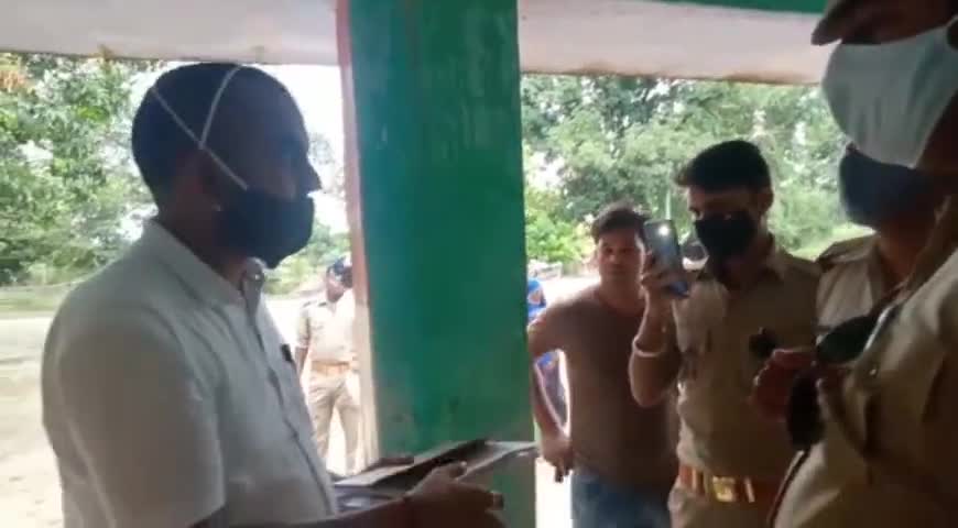 हर्रैया: ग्राम पंचायत मुइली में कोटेदार के चयन को लेकर हुआ बवाल, मौके पर पहुंची पुलिस व बैठक हुई स्थगित #कोटेदार
