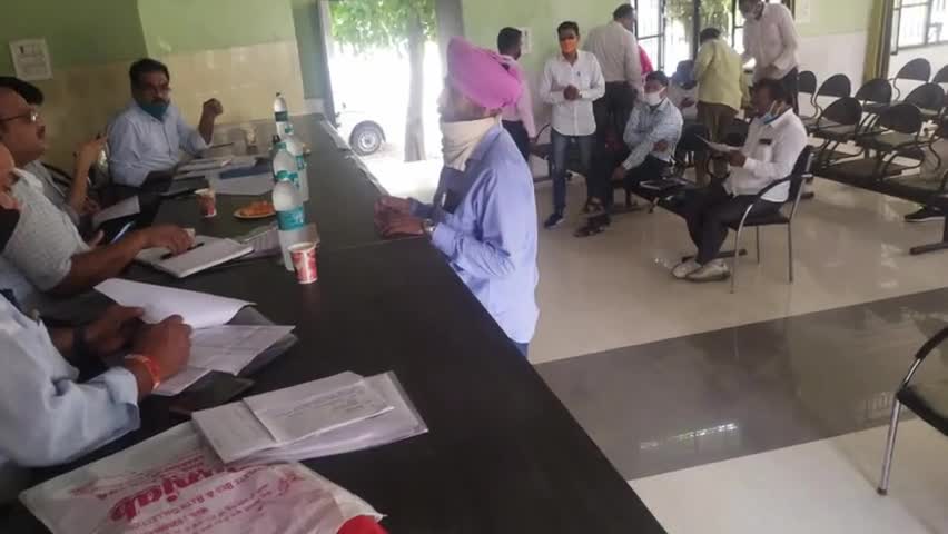 नकुड: नकुड़ एसडीएम ने ग्राम विकास अधिकारी व आंगनवाड़ी कार्यकत्रियों के साथ की बैठक, कुपोषण से बचाव पर की चर्चा #sdm #कुपोषण