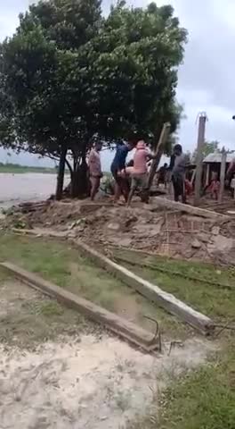 किशनगंज: दिघलबैंक में बाढ़ का तांडव, सिंघीमारी पंचायत के वॉर्ड संख्या 4 के दर्जनों घर कनकई नदी में विलीन। #news #flood2020 ﻿