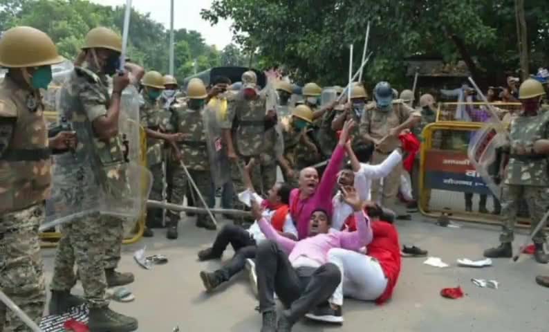 सकलडीहा: सपा पदाधिकारियों ने एडीजी से मिलकर तहसील घेराव के मामले में दर्ज हुए केस को वापस लेने की मांग की #adg #varanasi #police