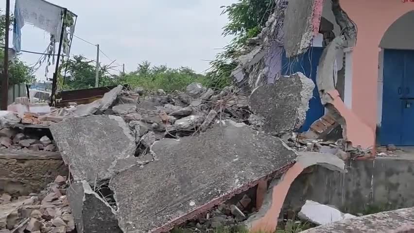शिवसागर: बिना नोटिस जारी किए शिवसागर में स्थित उर्दू प्राथमिक विद्यालय को तोड़ गया। 
#शिवसागर