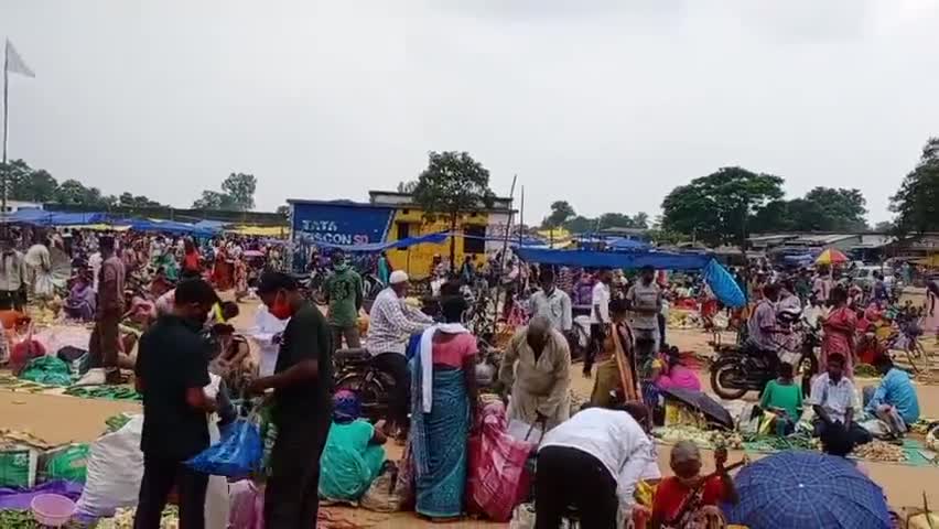 सिमडेगा: नियमों को ताक पर रखकर लगता है सिमडेगा सप्ताहिक बाजार, एसडीओ ने कहा - होगी कार्रवाई #एसडीओ